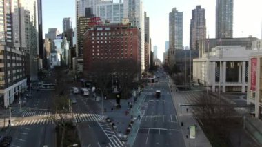 Coronavirus salgını sırasında Metropolitan Opera Binası, Mart 2020