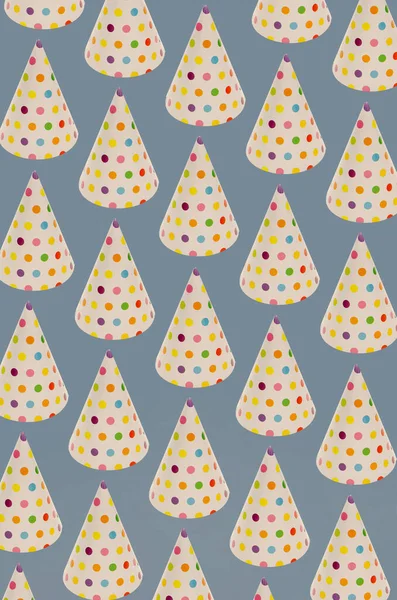 Menekşe arka planda parti şapkalarından yapılmış bir model. Yaratıcı fikir.