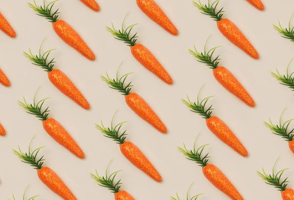 Havuçtan yapılmış yaratıcı desen. Asgari düz yatak fikri.