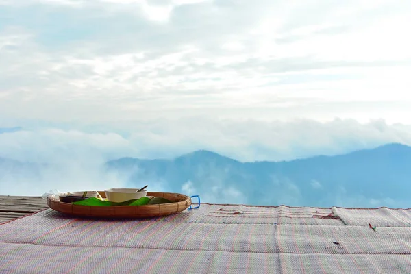 Dağ manzarası. Chiangmai, Tayland 'daki dağda perdeyi aç.. 