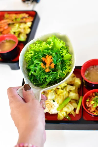 Tipik Japon kahvaltısı, Japon yemeği, miso çorbası, domuz çorbası..