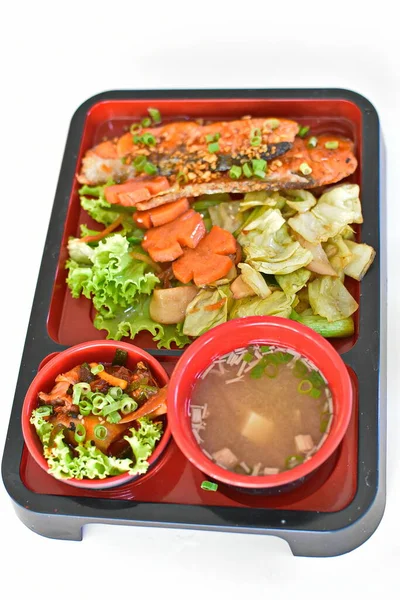 Tipik Japon kahvaltısı, Japon yemeği, miso çorbası, domuz çorbası..