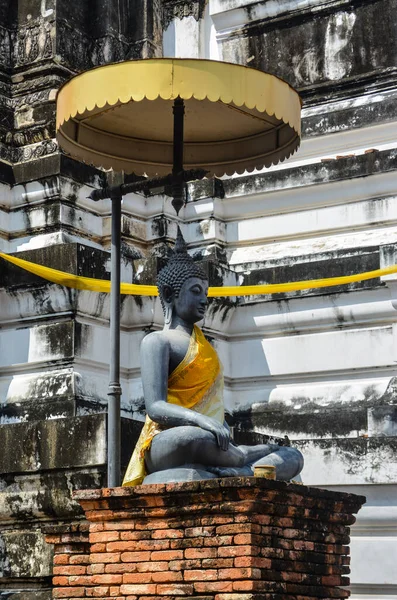 Eski tapınak Wat Mahathat 'da, Tayland' ın Ratchaburi ilinde bir ibadethane bulunmaktadır..