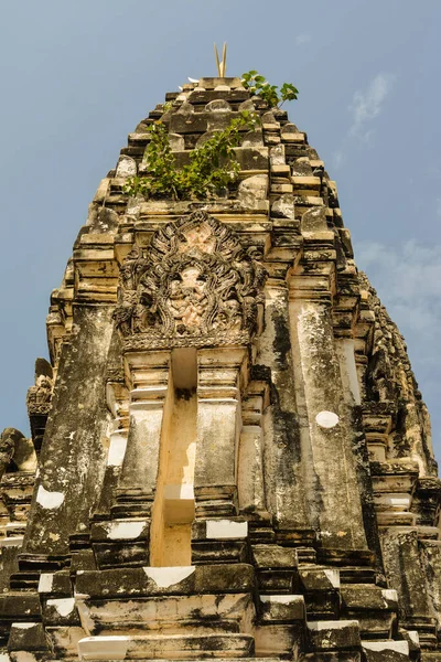 Eski tapınak Wat Mahathat 'da, Tayland' ın Ratchaburi ilinde bir ibadethane bulunmaktadır..