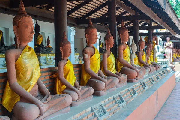 Eski tapınak Wat Mahathat 'da, Tayland' ın Ratchaburi ilinde bir ibadethane bulunmaktadır..