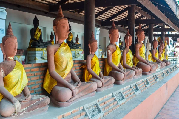 Eski tapınak Wat Mahathat 'da, Tayland' ın Ratchaburi ilinde bir ibadethane bulunmaktadır..