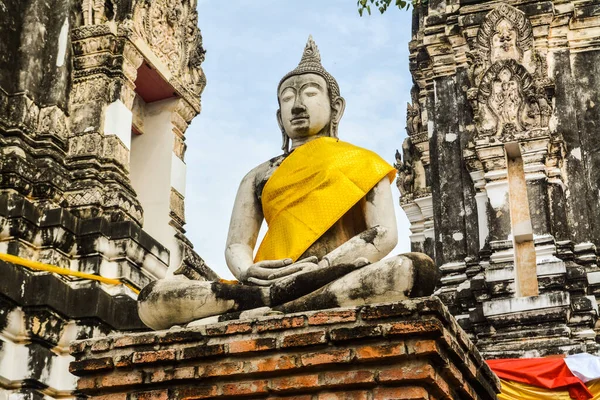 Eski tapınak Wat Mahathat 'da, Tayland' ın Ratchaburi ilinde bir ibadethane bulunmaktadır..