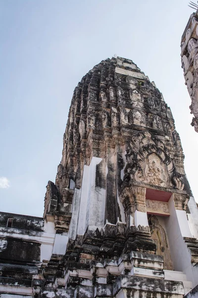 Eski tapınak Wat Mahathat 'da, Tayland' ın Ratchaburi ilinde bir ibadethane bulunmaktadır..