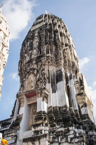 Eski tapınak Wat Mahathat 'da, Tayland' ın Ratchaburi ilinde bir ibadethane bulunmaktadır..