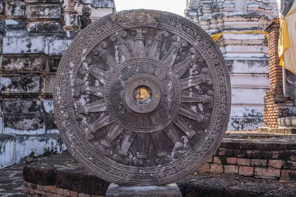 Eski tapınak Wat Mahathat 'da, Tayland' ın Ratchaburi ilinde bir ibadethane bulunmaktadır..