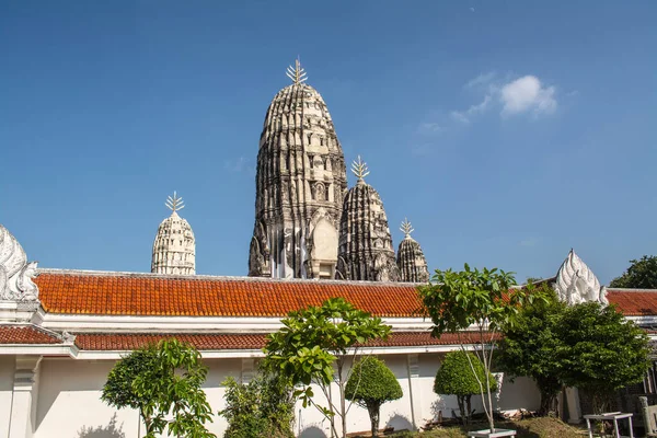 Eski tapınak Wat Mahathat 'da, Tayland' ın Ratchaburi ilinde bir ibadethane bulunmaktadır..