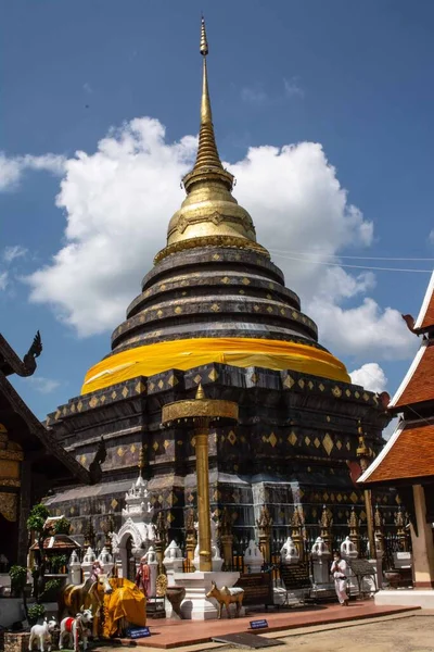 Wat Phra içerisinde Lampang Luang, Tayland 'ın kuzeyi Lampang' da yer alan bir Budist tapınağıdır..