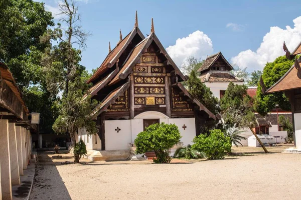 Wat Phra içerisinde Lampang Luang, Tayland 'ın kuzeyi Lampang' da yer alan bir Budist tapınağıdır..