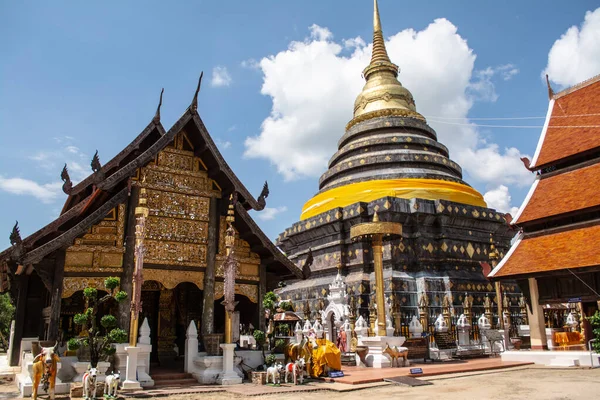 Wat Phra içerisinde Lampang Luang, Tayland 'ın kuzeyi Lampang' da yer alan bir Budist tapınağıdır..