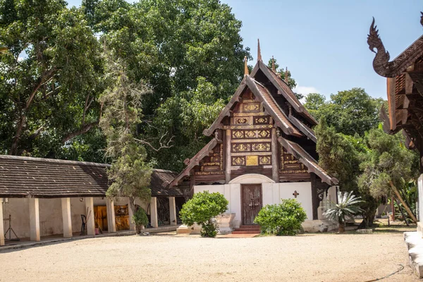 Wat Phra içerisinde Lampang Luang, Tayland 'ın kuzeyi Lampang' da yer alan bir Budist tapınağıdır..