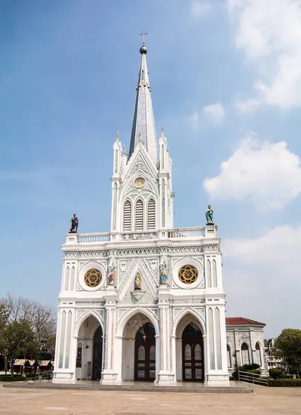 Kilise binası, özellikle Tayland 'ın Ratchaburi ilinde dini faaliyetler için kullanılan bir binadır..