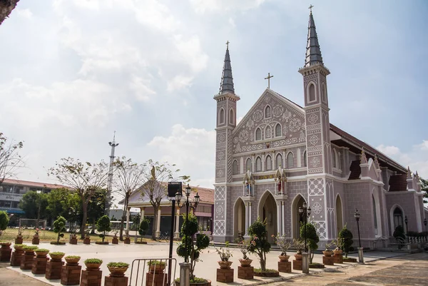 Kilise binası, özellikle Tayland 'ın Ratchaburi ilinde dini faaliyetler için kullanılan bir binadır..