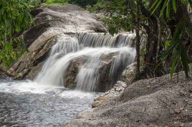 Kao Chan Şelalesi veya Kao Chon Şelalesi, Tayland 'ın Ratchaburi eyaletinde yer alan bir şelaledir..