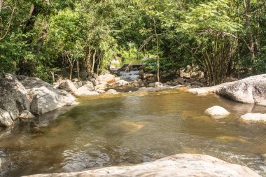 Kao Chan Şelalesi veya Kao Chon Şelalesi, Tayland 'ın Ratchaburi eyaletinde yer alan bir şelaledir..
