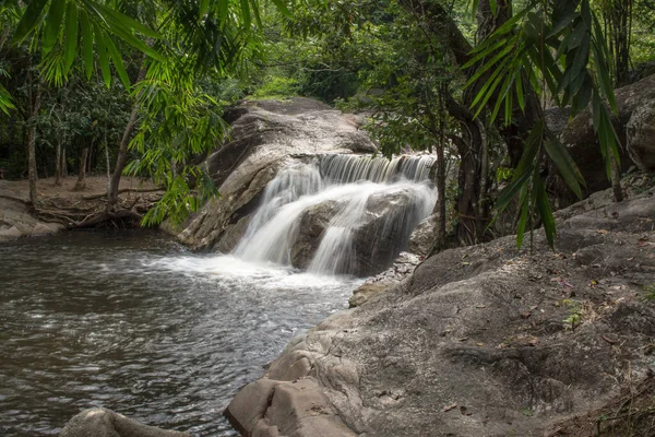 Kao Chan Şelalesi veya Kao Chon Şelalesi, Tayland 'ın Ratchaburi eyaletinde yer alan bir şelaledir..