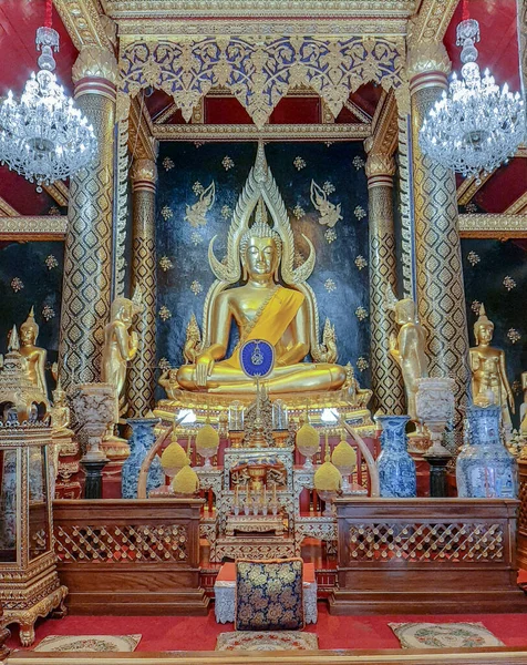 Buddha Chinnarat. Wat Phra Si Rattana 'daki çok güzel Buda heykeli. Tayland' ın Mahathat Phitsanulok Eyaleti..