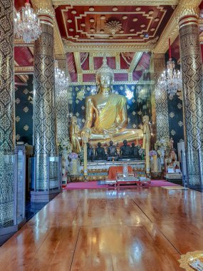 Wat Phra Si Rattana 'daki Buda heykeli Mahathat Phitsanulok, Tayland.