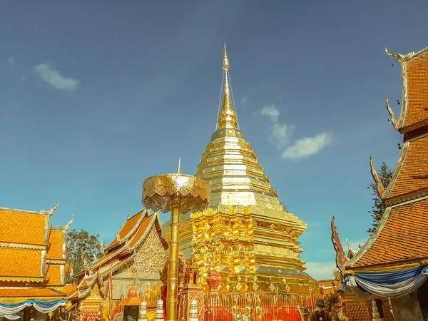Wat Phra içinde Doi Suthep Tayland 'ın kuzeyinde Chiang Mai eyaletinde bir Budist tapınağıdır.. 