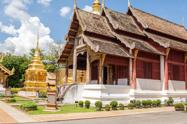 Wat Phra Singh Tayland 'ın kuzeyindeki Chiang Mai bölgesinde bulunan bir Budist tapınağıdır.. 