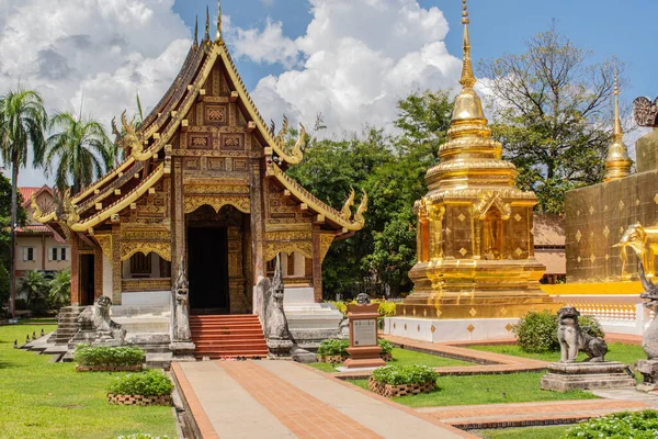 Wat Phra Singh Tayland 'ın kuzeyindeki Chiang Mai bölgesinde bulunan bir Budist tapınağıdır.. 