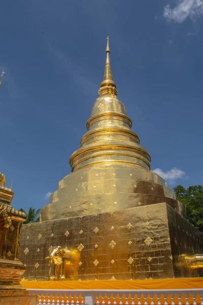 Wat Phra Singh Tayland 'ın kuzeyindeki Chiang Mai bölgesinde bulunan bir Budist tapınağıdır.. 