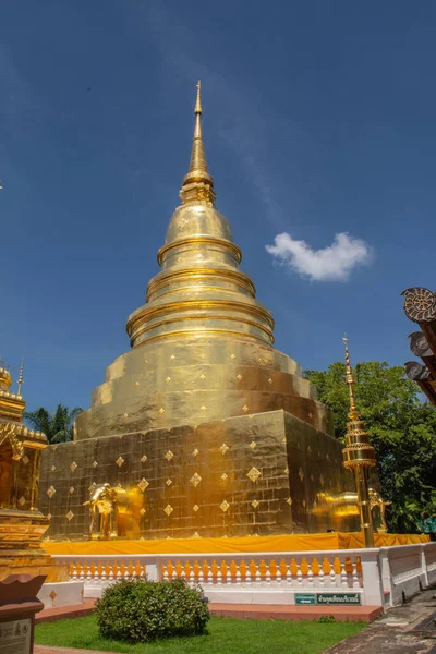 Wat Phra Singh Tayland 'ın kuzeyindeki Chiang Mai bölgesinde bulunan bir Budist tapınağıdır.. 