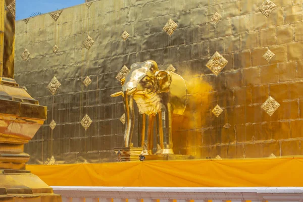 Wat Phra Singh Tayland 'ın kuzeyindeki Chiang Mai bölgesinde bulunan bir Budist tapınağıdır.. 