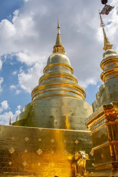 Dentro Wat Phra Singh Templo Buddhist Wat Tailandés Provincia Chiang —  Fotos de Stock
