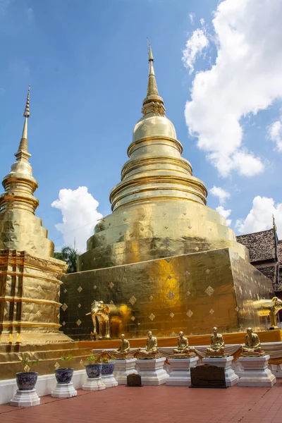 Wat Phra Singh Tayland 'ın kuzeyindeki Chiang Mai bölgesinde bulunan bir Budist tapınağıdır.. 