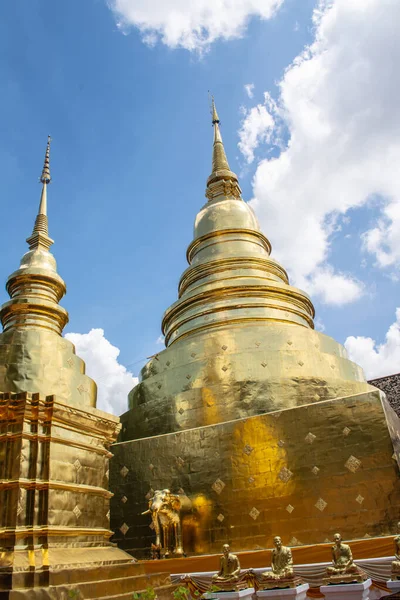 Wat Phra Singh Tayland 'ın kuzeyindeki Chiang Mai bölgesinde bulunan bir Budist tapınağıdır.. 
