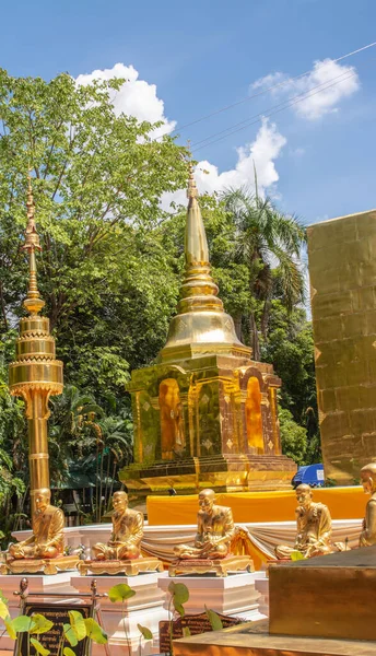 Wat Phra Singh Tayland 'ın kuzeyindeki Chiang Mai bölgesinde bulunan bir Budist tapınağıdır.. 