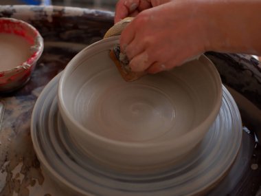 Bir çömlekçinin elleri