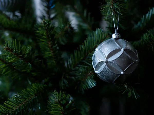 Χριστουγεννιάτικο Δέντρο Διακοσμημένο Μπάλες — Φωτογραφία Αρχείου