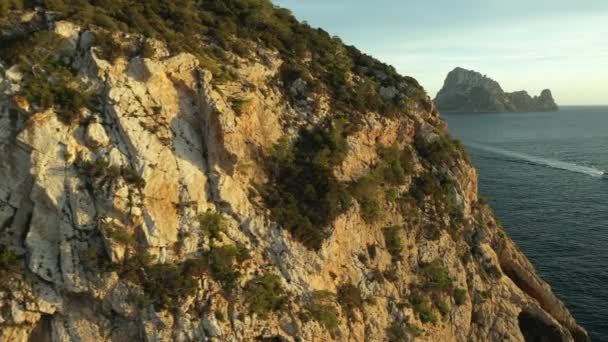 Vedr Vedranell Vistos Con Dron Atardecer Frente Costa Ibiza — Vídeos de Stock