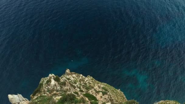 Formentera Drone Che Sorvola Scogliere Faro Mola — Video Stock