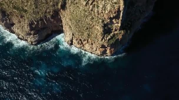 Faro de Formentera La Mola Islas baleáricas Mar Mediterráneo. Imágenes de drones. — Vídeos de Stock