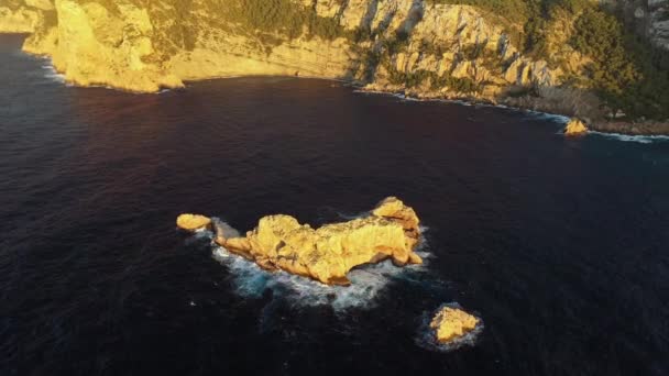 Ses Margalides island, in front of the Gates of Heaven viewpoint in Ibiza at sunset, drone footage. — Stock Video