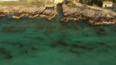 Sa Sequi balık bakım evi, Formentera 'da. Adadaki en ikonik yerlerden biri. Bir drone görünümü.