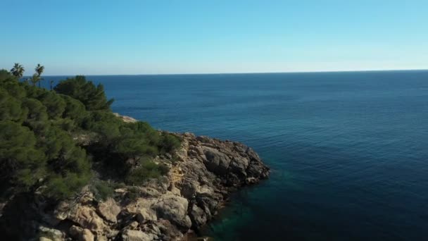 Vídeo aéreo da praia Cala Mastella, na cidade de Santa Eulália, em Ibiza. — Vídeo de Stock
