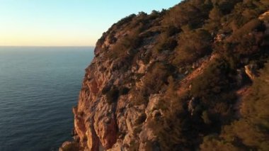 Cap Nono, Santa Ines, İbiza 'daki uçurumların hava görüntüleri..