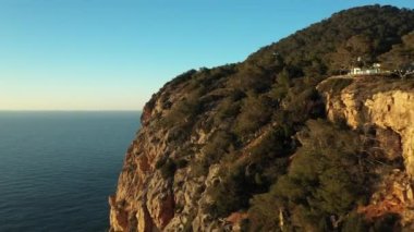 Cap Nono, Santa Ines, İbiza 'daki uçurumların hava görüntüleri..