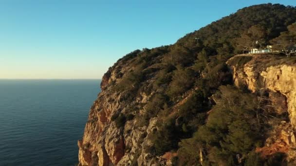 Повітряне відео скель в районі Cap Nono, в Санта-Інес, Івіса.. — стокове відео