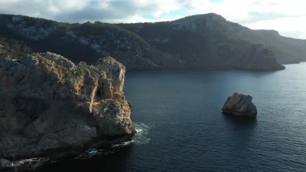 Vídeo aéreo de la zona de Puertas del Cielo, en la localidad de Santa Inés, Ibiza. — Vídeos de Stock