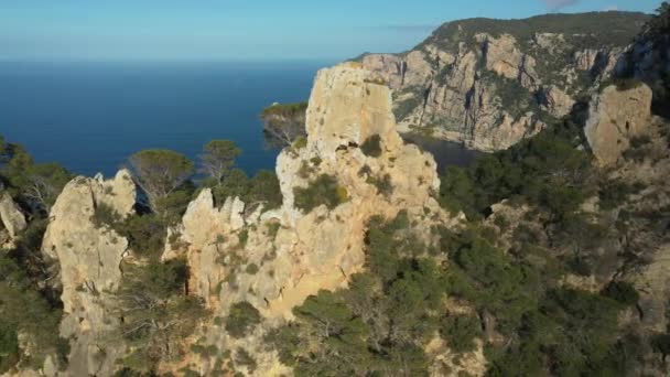 Luftaufnahme der Puertas del Cielo in der Stadt Santa Ines auf Ibiza. — Stockvideo