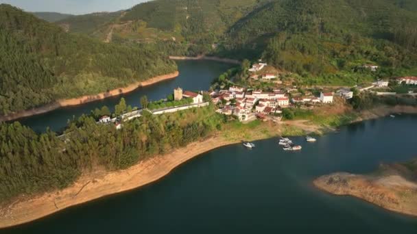 Small Mountain Village Located Peninsula Shore River Portugal — стоковое видео